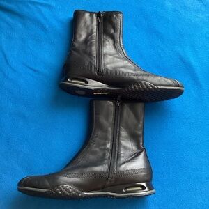 Cole Haan Short Boot with Nike Air Size 61/2B Preowned